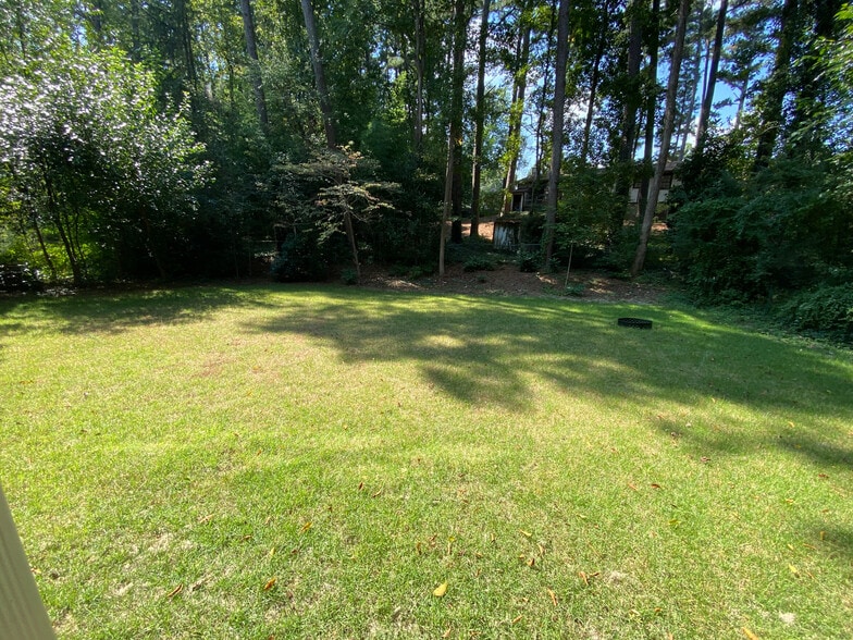 Building Photo - Room in House on Old Farm Rd