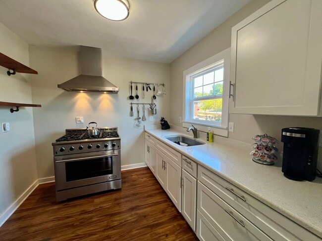 Building Photo - Beautifully Renovated & Fully Furnished Home in Peoria Heights!