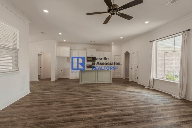 Building Photo - 3 Bed/2 Bath Home in Silver Ridge