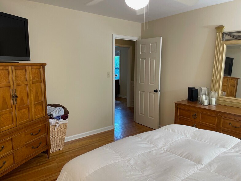 Building Photo - 2925 10th Ct S