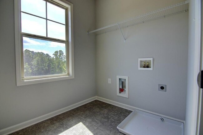 Building Photo - 7731 Silk Tree Pointe