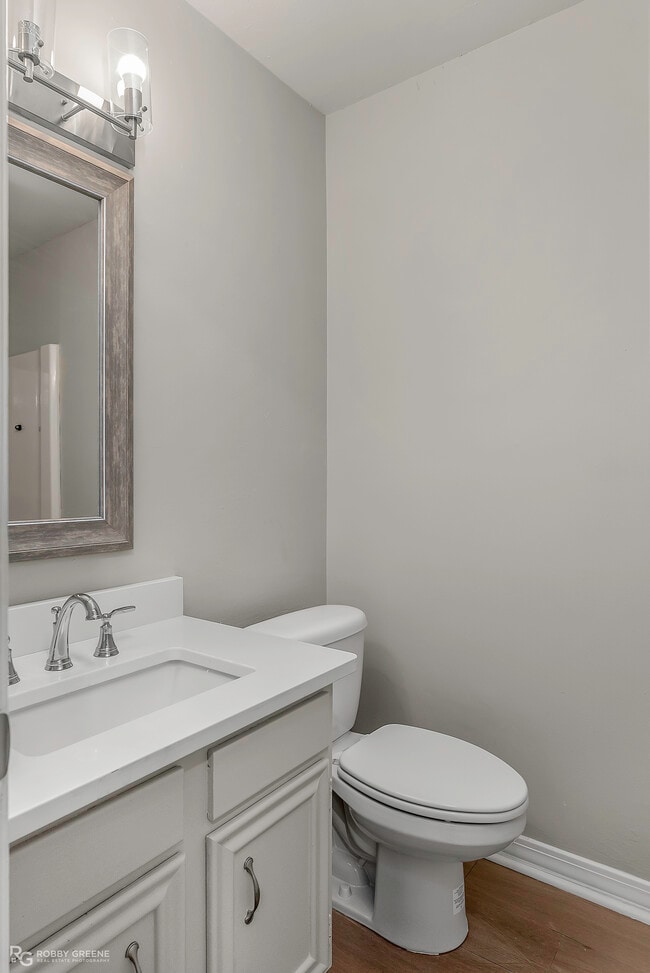 Building Photo - 10048 Alondra St