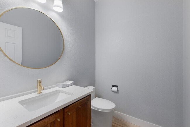 Building Photo - 4 Bedroom Dream Home waiting for you!