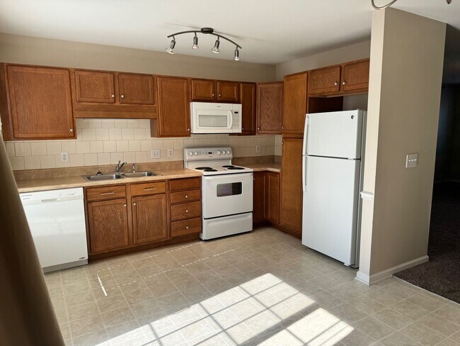 Building Photo - Charming 2-Bedroom, 2-Bath Townhouse in Winston-Salem