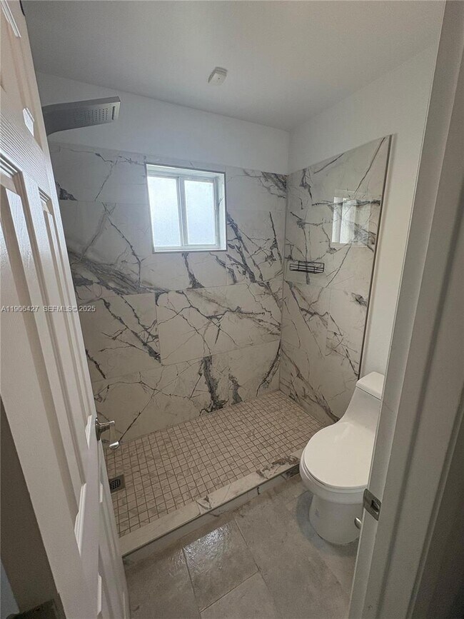 Building Photo - 1499 Presidio Dr