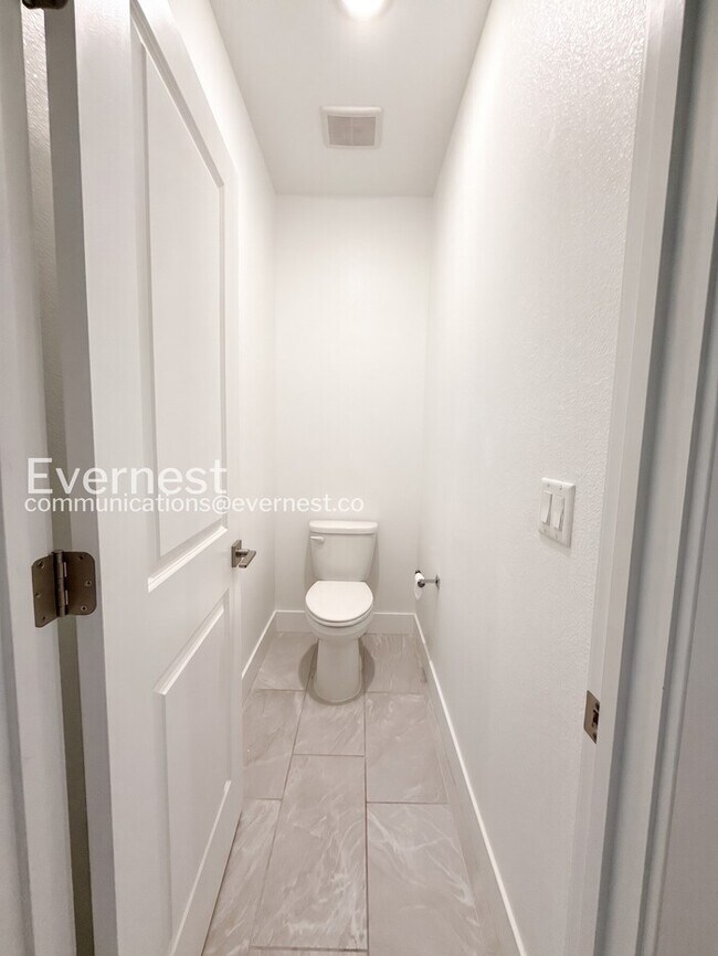 Building Photo - 4-Bed/3-Bath Home/Voucher Accepted/Available Now!