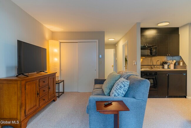 Building Photo - 28 White St