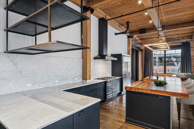 Building Photo - 1000 W Washington Blvd