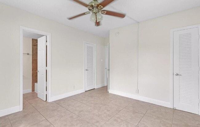 Building Photo - 560 NE 46th St