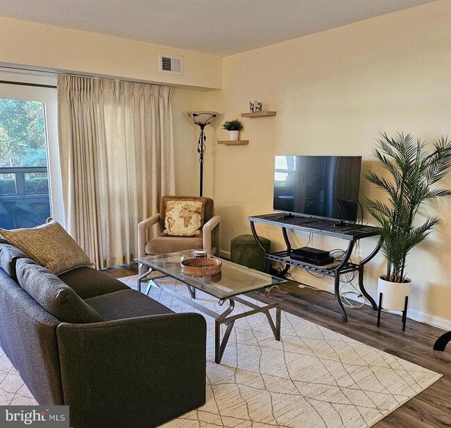 Building Photo - 304 Forbes St