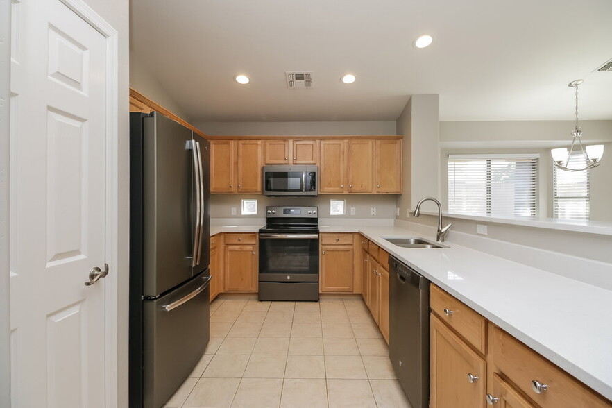 Building Photo - 3041 E Pinto Valley Rd