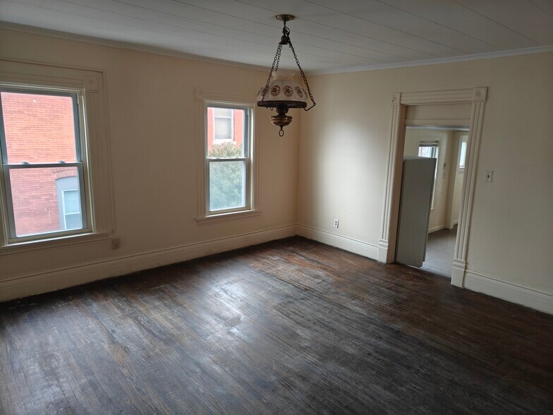 Bedroom - 702 Catherine St