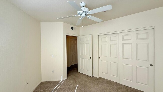 Building Photo - 4925 E Desert Cove Ave