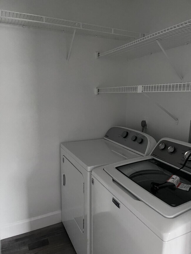 Building Photo - Beautiful furnished 2 bedroom 1 1/2 bath w...