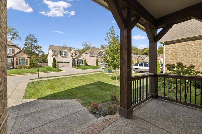 Building Photo - Welcome home to this beautifully maintaine...