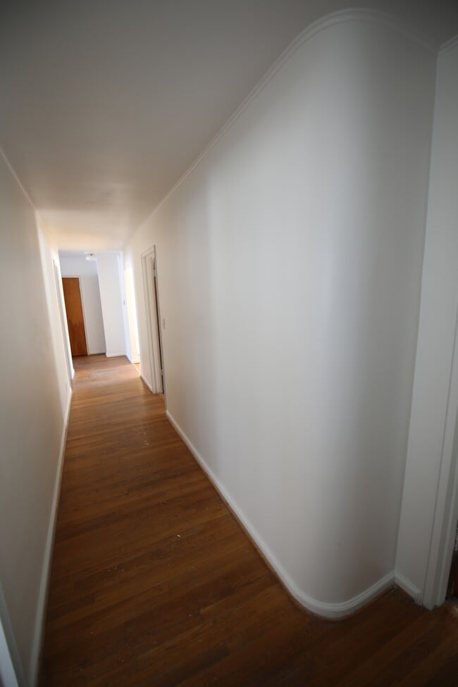 Building Photo - 3191 E Broad St