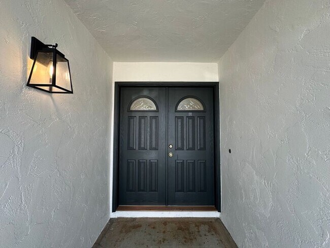 Building Photo - 731-731 Reef Dr