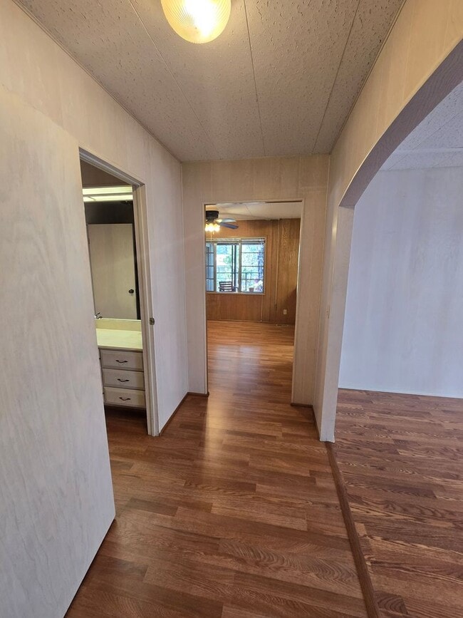 Building Photo - Light and Airy 2 Bedroom 2 Bath In Heather Glen Estates