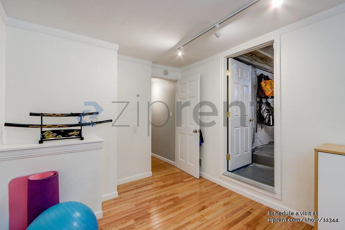 Building Photo - 1081 De Haro St