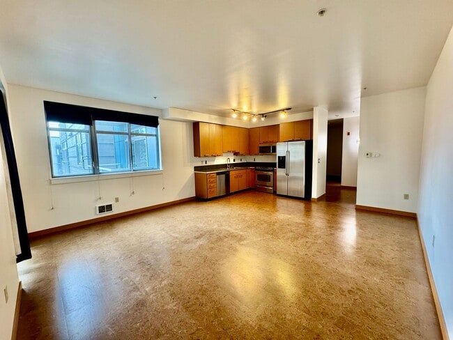 Building Photo - One-bedroom Condo right in the Heart of Capitol Hill!!!!!!