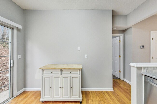 Building Photo - Single-family home in Kennesaw, GA near KSU, Town Center and Woodstock.