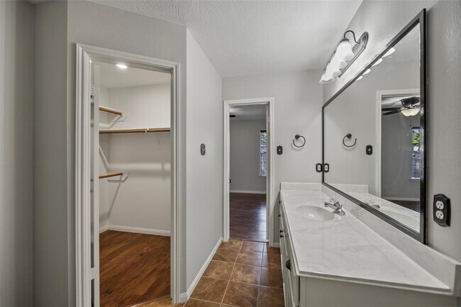 Building Photo - 18103 Gravenhurst Ln
