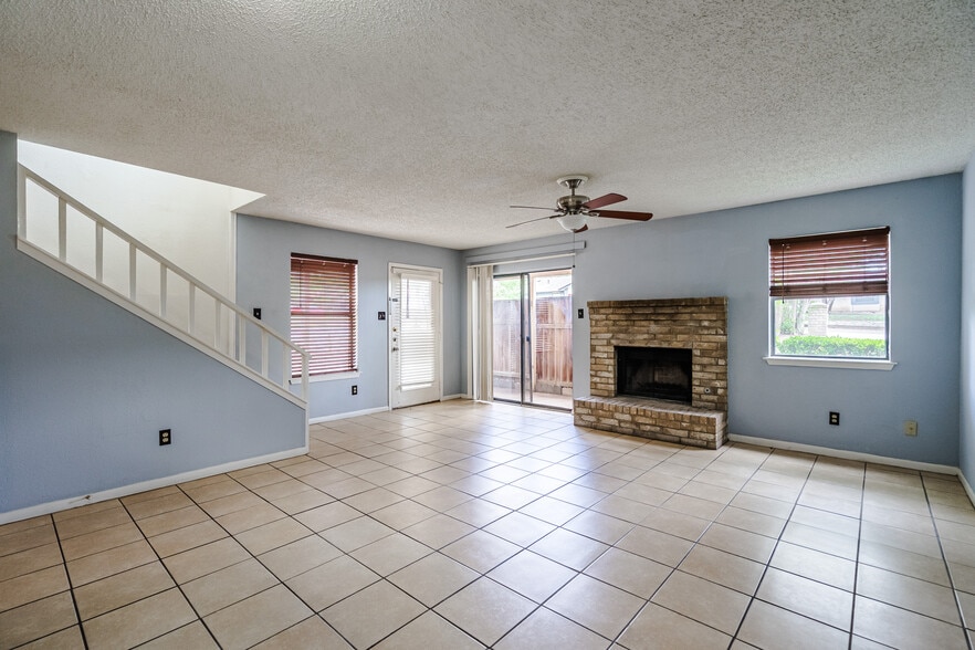 Building Photo - Room in Condo on Beauregard Cir