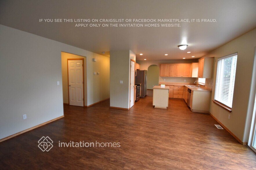 Building Photo - 6527 32nd Pl NE