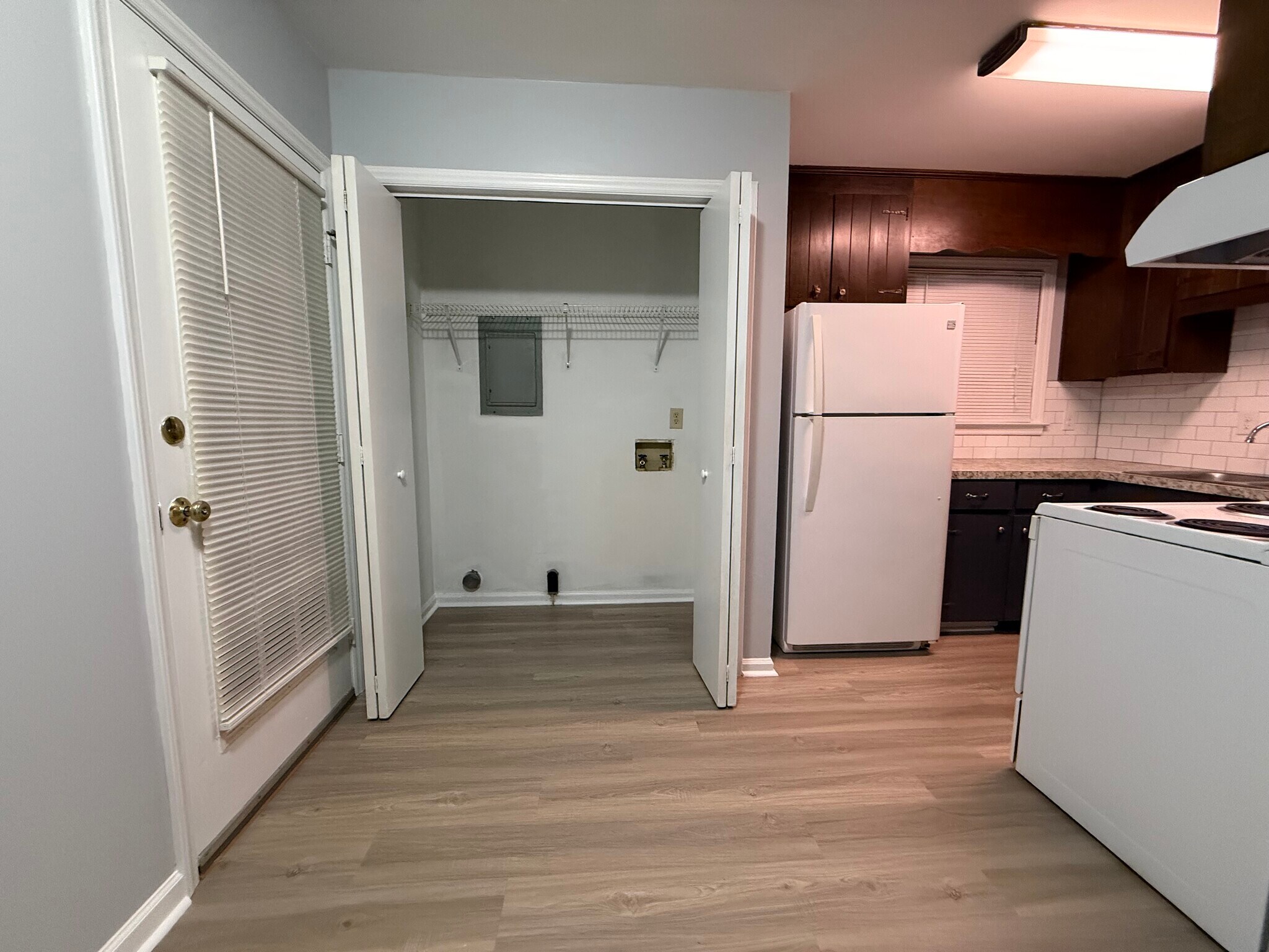 Washer & Dryer Hookup - 908 S Lexington Ave