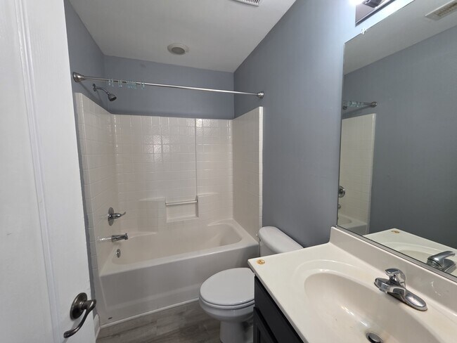 Building Photo - 4461 Leamore Square Rd