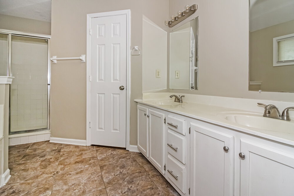 Building Photo - 8220 Glynn Vale Cove S