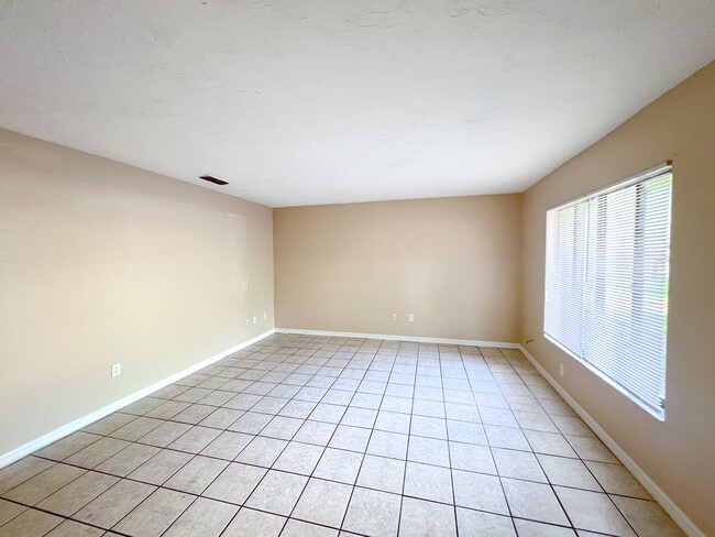Building Photo - 703 SW 69th Terrace