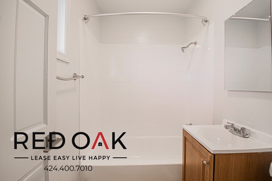 Building Photo - 1115 W 111th St