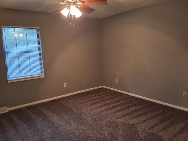 Building Photo - Cozy 3 Bed, 1 Bath House Minutes To Fort Knox