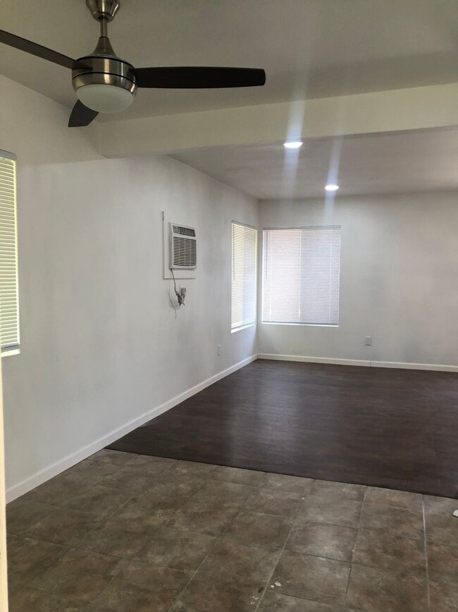 Building Photo - Newly remodeled duplex!
