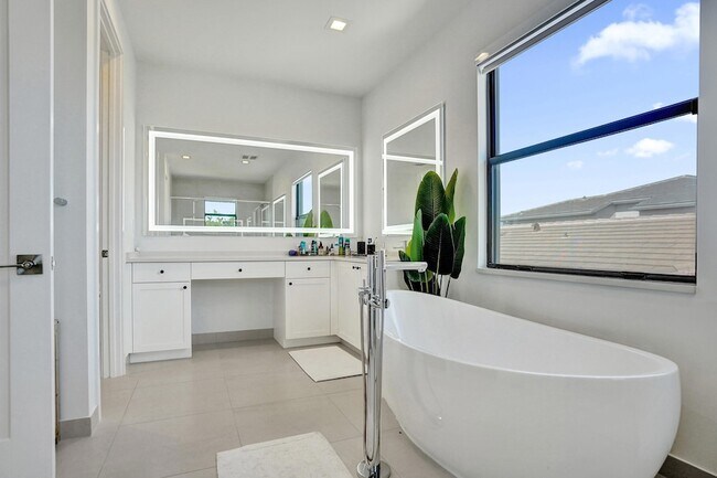 Building Photo - 9140 Silver Marsh Ln