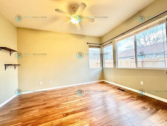 Building Photo - Half-Month Free Rent! Charming 3-Bedroom H...