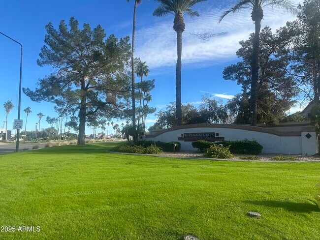 Building Photo - 1755 W Aspen Ave