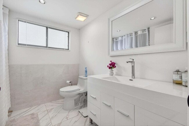 Building Photo - 15108 Ashland Dr