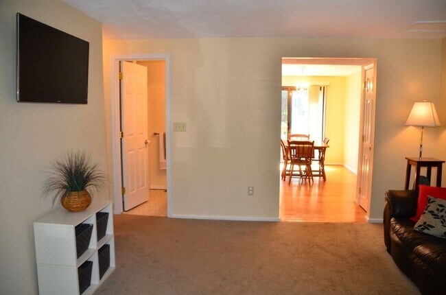 Building Photo - Stunning 2 Bd 2 Bath Townhouse in Wakefield w 2 parking spaces