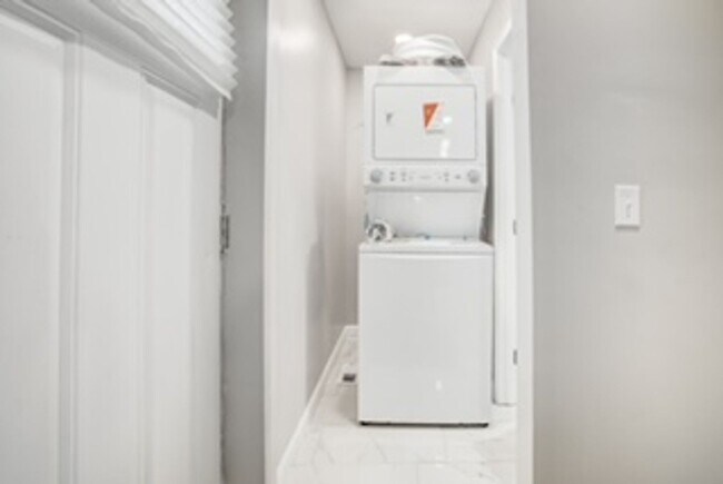 Building Photo - **Pendleton Heights Neighborhood**Newly remodeled 3/2 Bath Furnished Option Avaliable