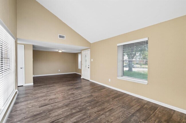 Building Photo - 2611 Quarry Hill Rd