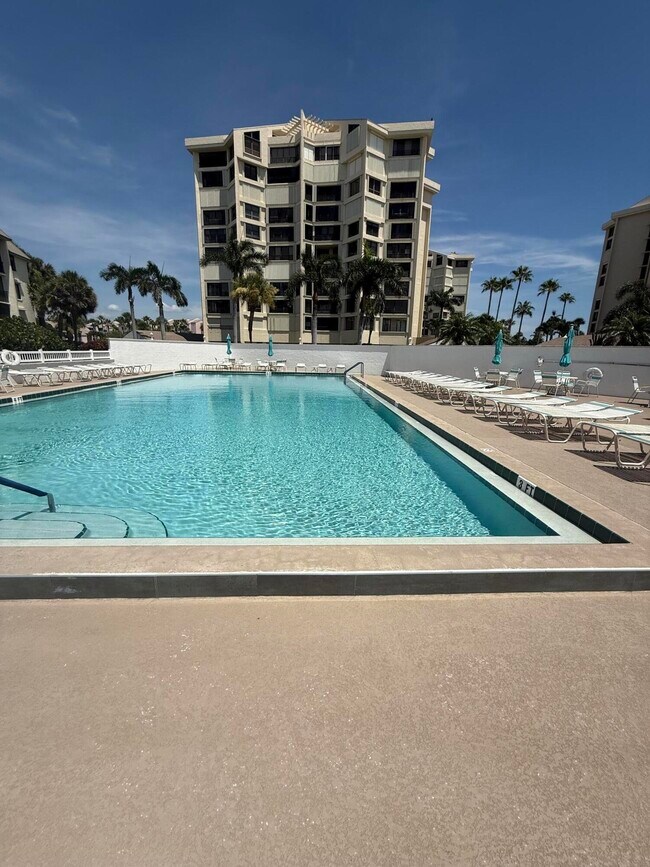Primary Photo - 2400 S Ocean Dr