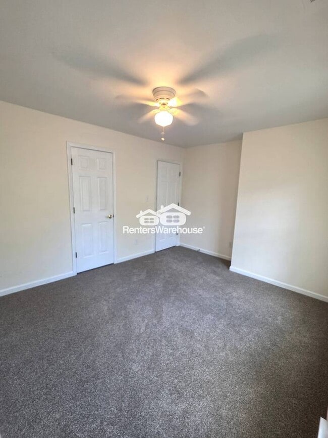 Building Photo - Lovely 3 bedroom, 2 1/2 Bath home in popul...