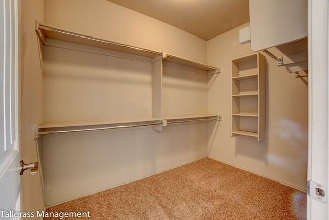 Building Photo - Luxury Gated Patio Home | 2 Bed, 2 Bath | ...