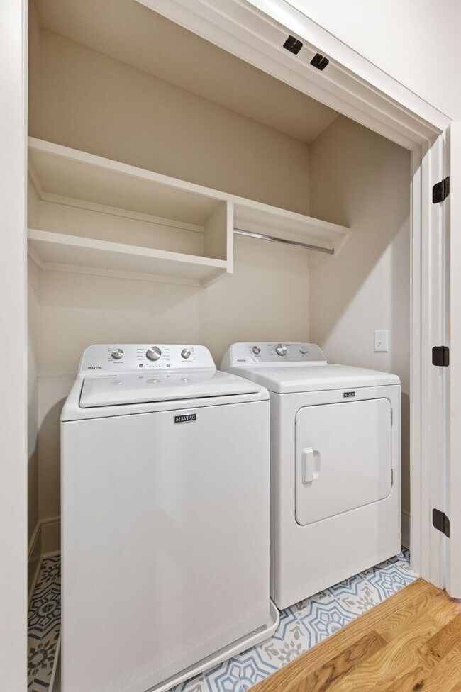 Building Photo - Brand New Build Townhouse in Charlotte Park