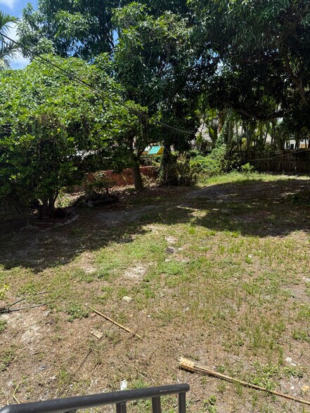 Building Photo - 328 S Biscayne River Dr