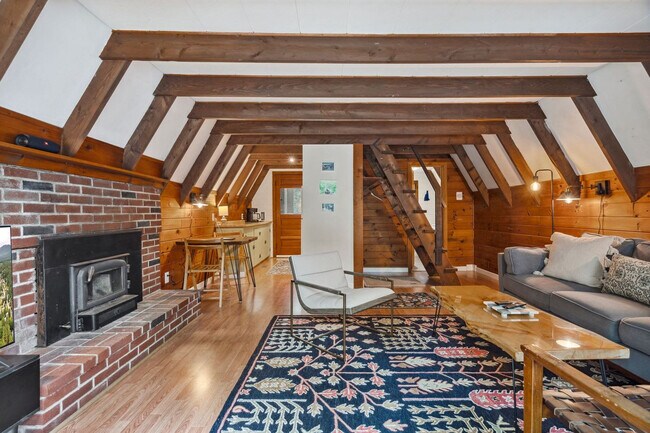 Building Photo - 51 Lake Pines Cir