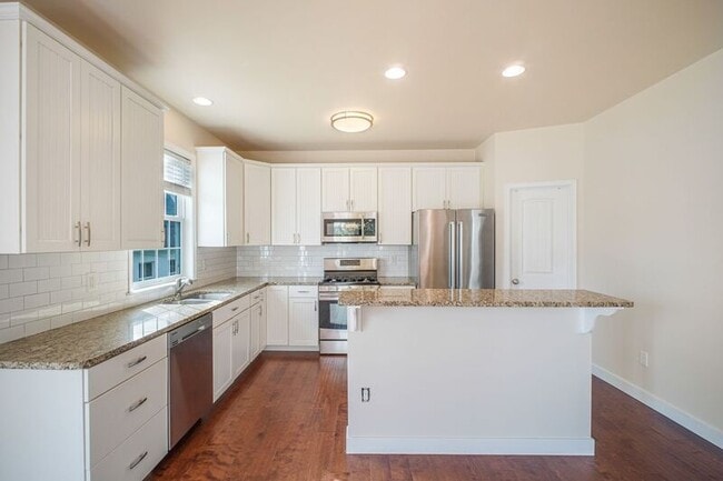 Building Photo - 803 Sunken Rd