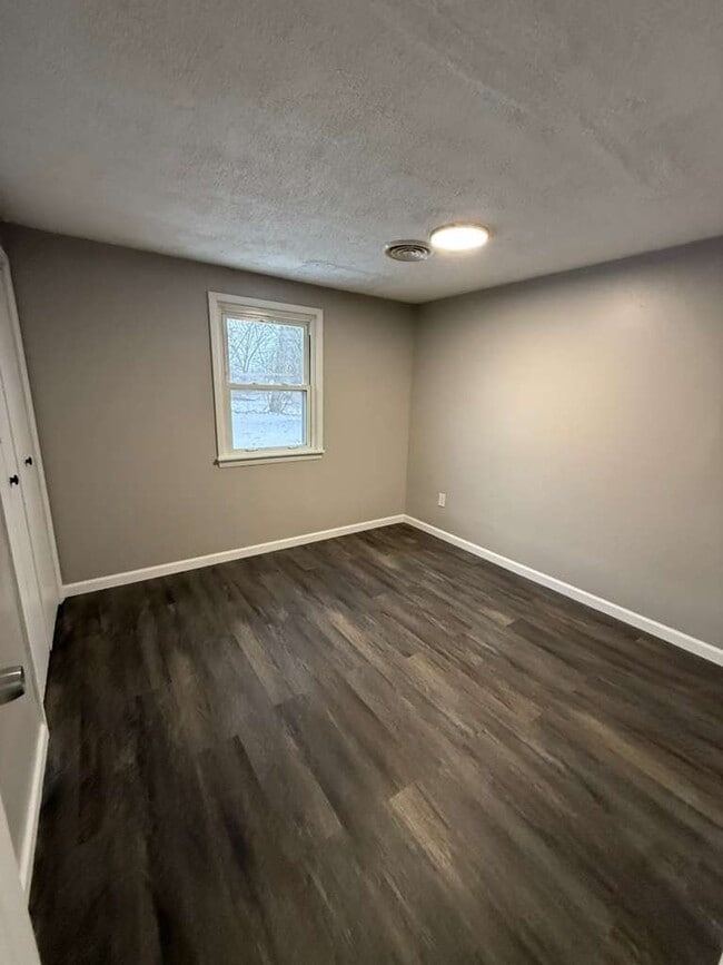 Building Photo - 4095 Sleepy Hollow Rd